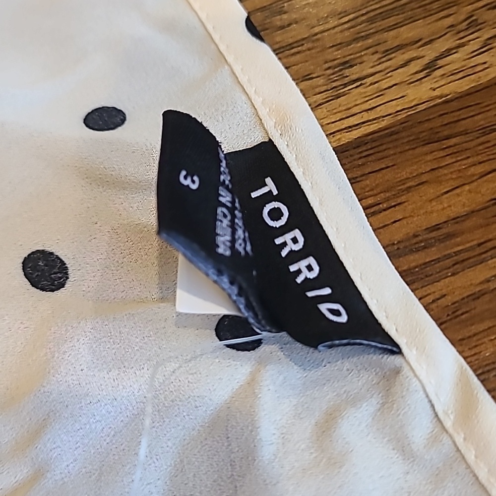 Torrid polka dot v Neck long sleeves off white blouse size 3x.  NEW - Picture 6 of 6